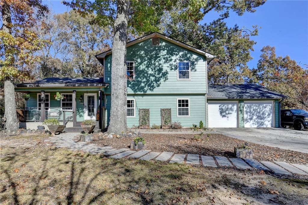 3 bedroom, 3 bathroom single family residence sold at 1112 Oak Grove Circle, Lawrenceville, GA 30043