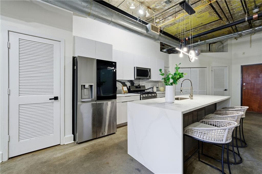 2 bedroom, 1 bathroom, 1,355 sq ft condominium for sale at 505 Whitehall Street 101, Atlanta, GA 30303