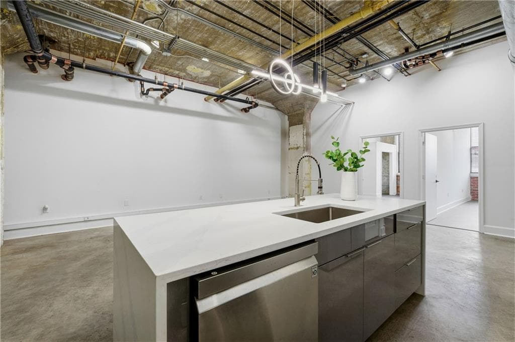 2 bedroom, 1 bathroom, 1,355 sq ft condominium for sale at 505 Whitehall Street 101, Atlanta, GA 30303 — photo 2