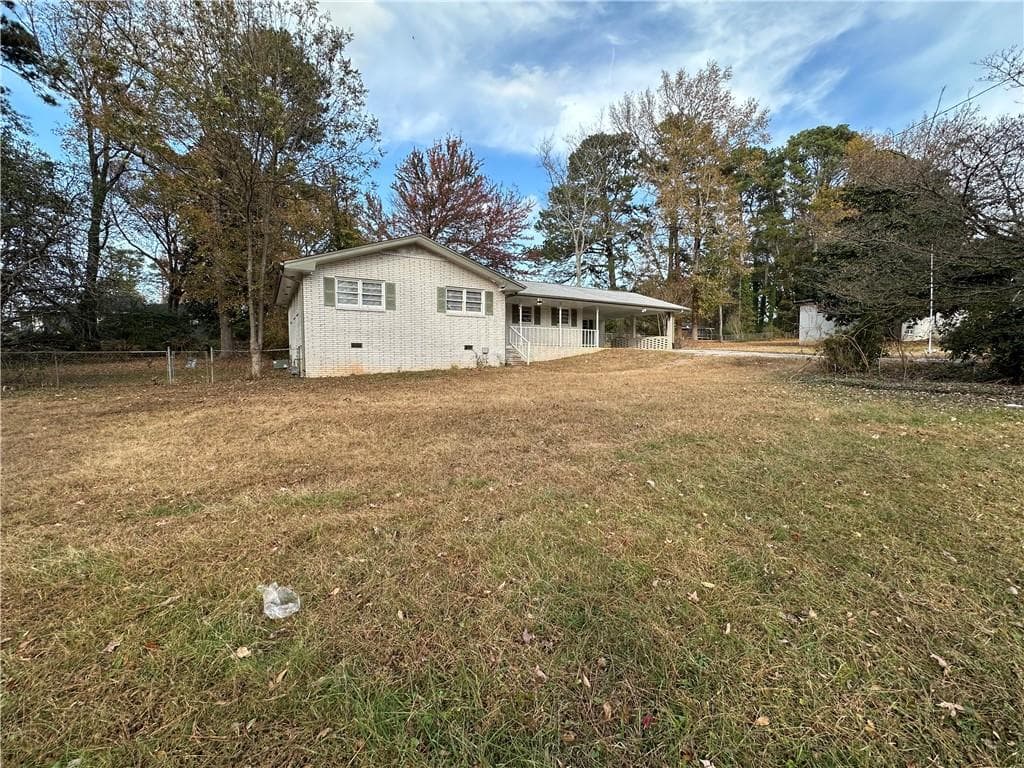 3 bedroom, 2 bathroom, 1,618 sq ft single family residence for sale at 423 Center Circle, Conyers, GA 30094 — photo 3