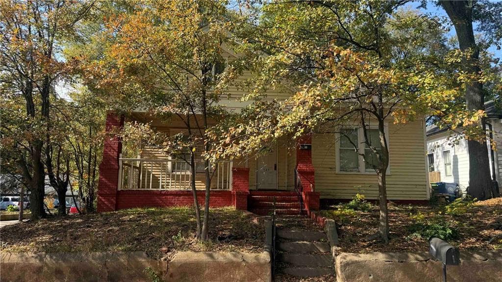3 bedroom, 2 bathroom, 1,938 sq ft single family residence sold at 925 Tift Avenue, Atlanta, GA 30310
