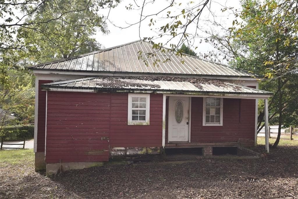 3 bedroom, 2 bathroom, 1,264 sq ft single family residence for sale at 8 Hemlock Street, Porterdale, GA 30014