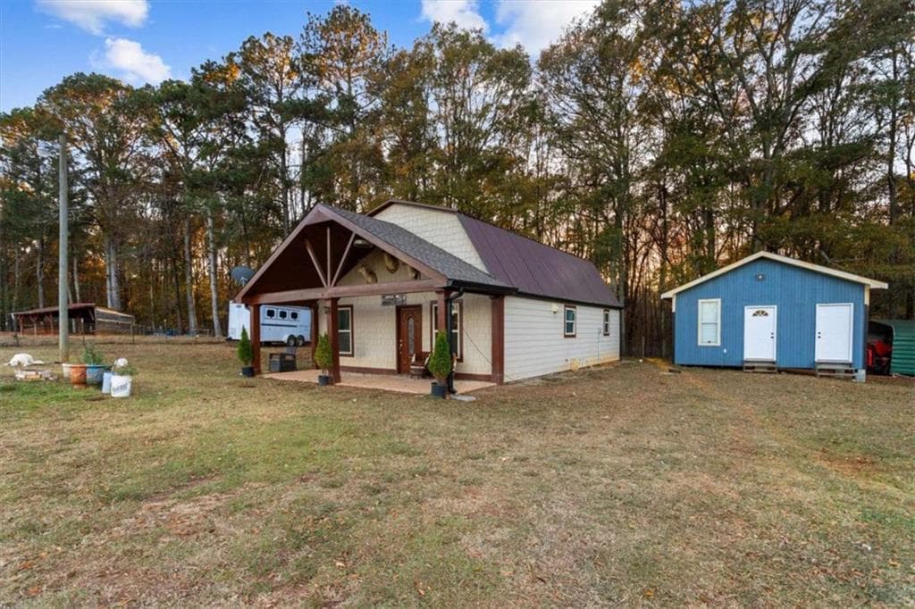 2 bedroom, 2 bathroom, 1,300 sq ft single family residence for sale at 1740 Gratis Road, Monroe, GA 30656 — photo 2