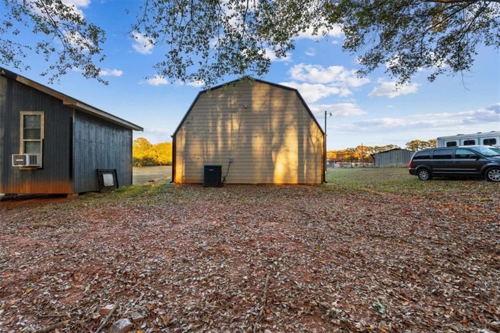 2 bedroom, 2 bathroom, 1,300 sq ft single family residence for sale at 1740 Gratis Road, Monroe, GA 30656 — photo 6