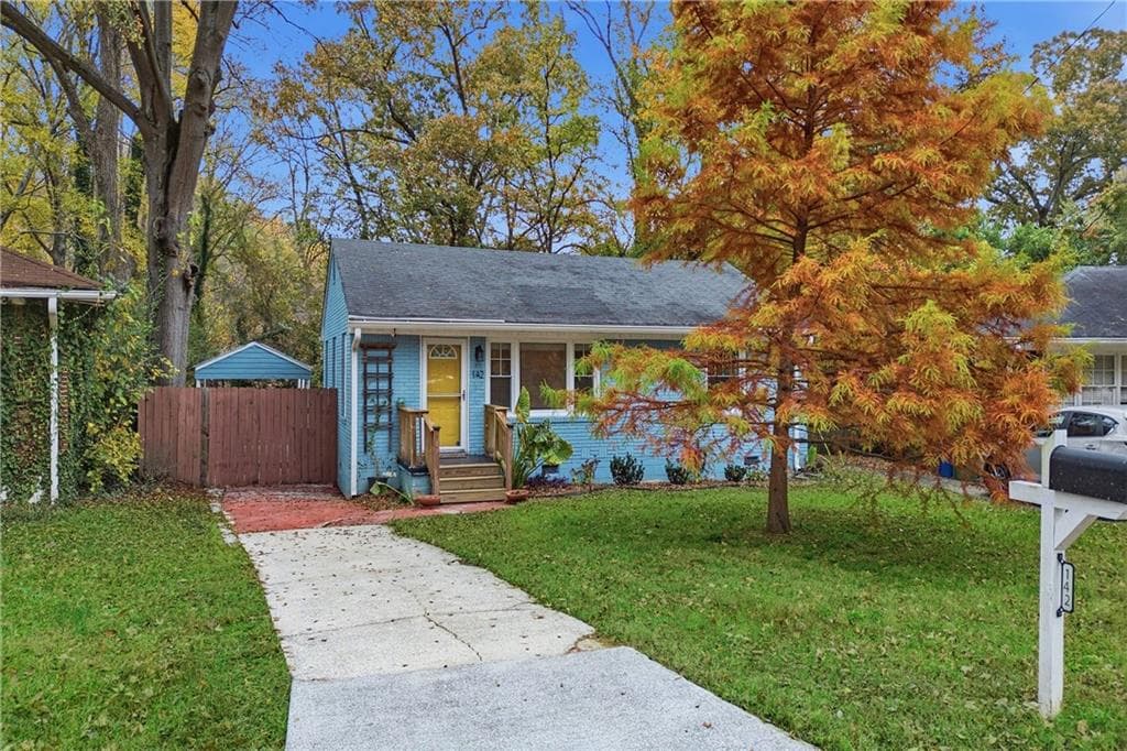 2 bedroom, 1 bathroom, 900 sq ft single family residence sold at 142 Woodbine Circle, Atlanta, GA 30317
