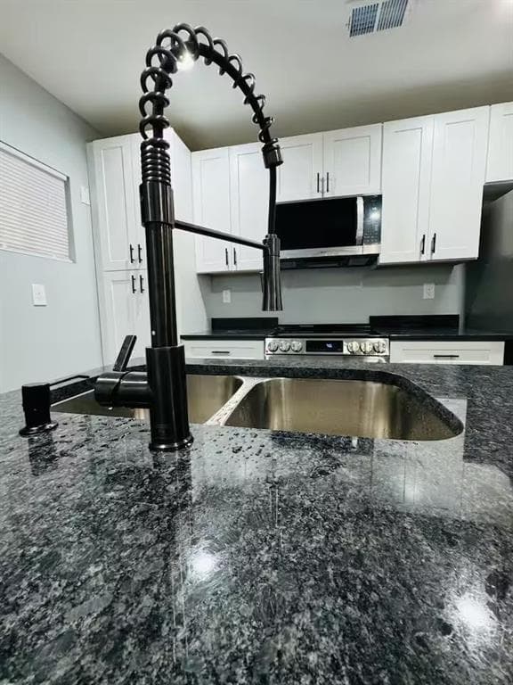 3 bedroom, 2 bathroom single family residence for rent at 521 Granade Drive, Forest Park, GA 30297 for $2,400 a month — photo 5