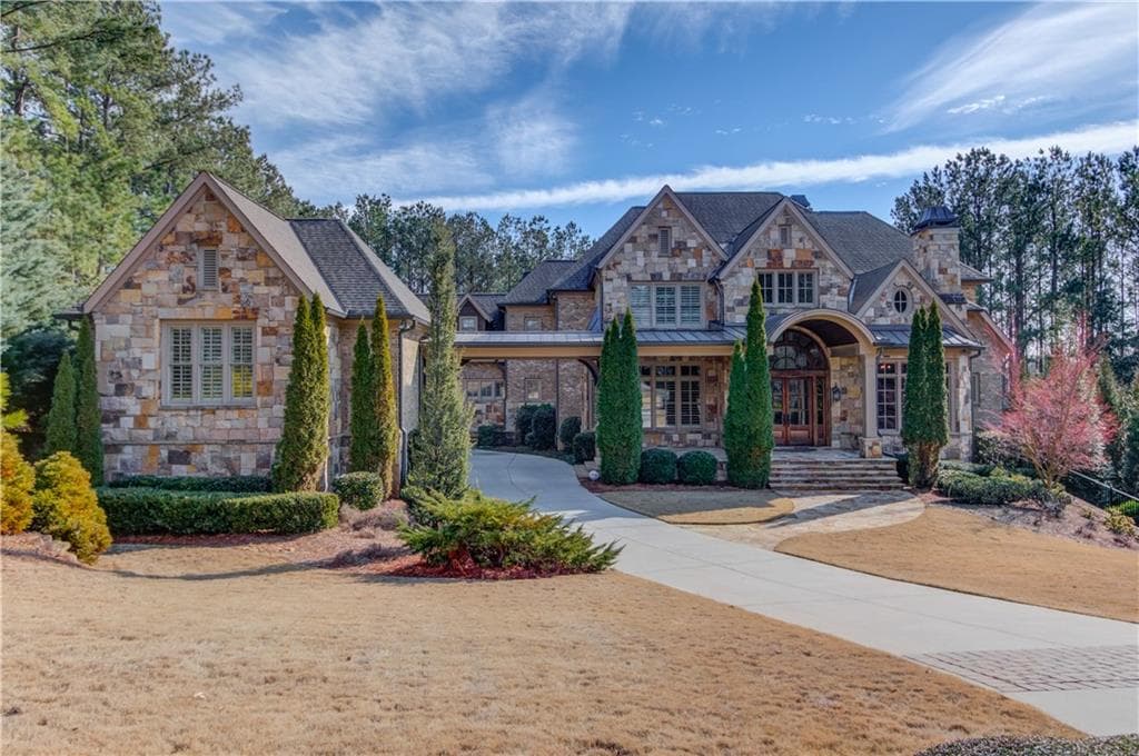 6 bedroom, 9 bathroom, 12,274 sq ft single family residence under contract at 922 Little Darby Lane, Suwanee, GA 30024 — photo 3