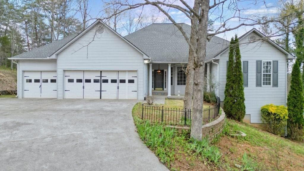 5 bedroom, 5 bathroom, 4,414 sq ft single family residence for sale at 865 Old Mill Lane, Waleska, GA 30183 — photo 3