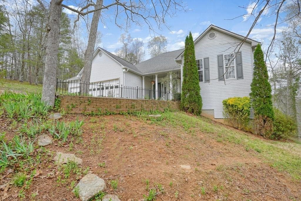 5 bedroom, 5 bathroom, 4,414 sq ft single family residence for sale at 865 Old Mill Lane, Waleska, GA 30183 — photo 6
