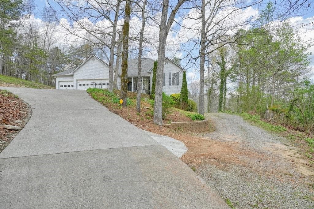 5 bedroom, 5 bathroom, 4,414 sq ft single family residence for sale at 865 Old Mill Lane, Waleska, GA 30183 — photo 10