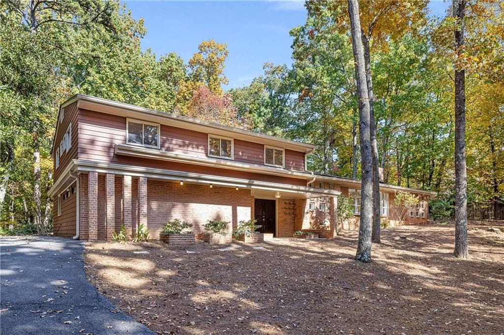 5685 Glen Errol Road, Atlanta, GA 30327 — most recent listing photo