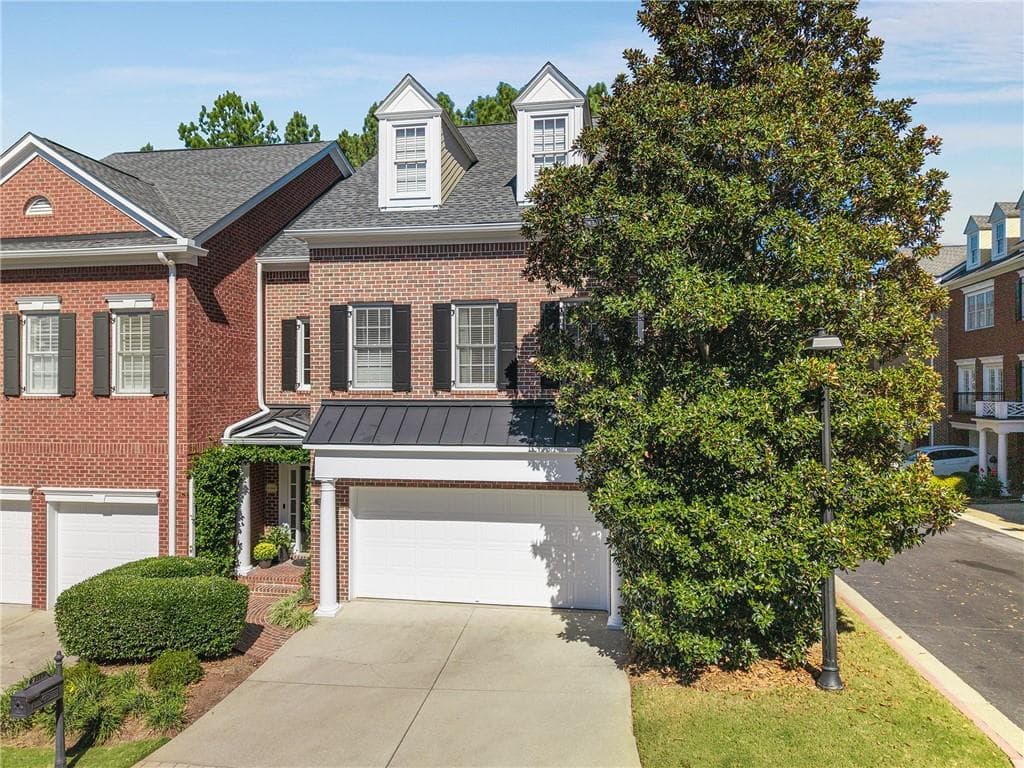 3 bedroom, 4 bathroom, 3,184 sq ft townhouse sold at 2311 English Ivy Court, Atlanta, GA 30339