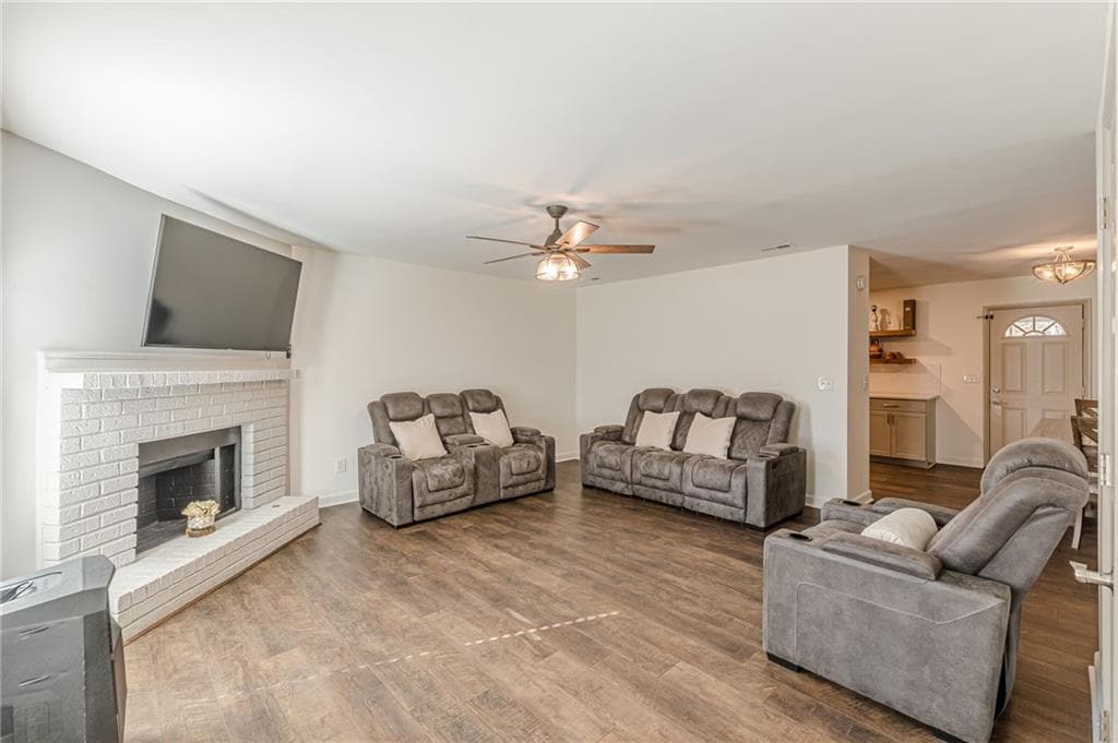 4 bedroom, 2 bathroom, 1,840 sq ft single family residence for sale at 9531 Winding Way Lane, Jonesboro, GA 30238 — photo 7