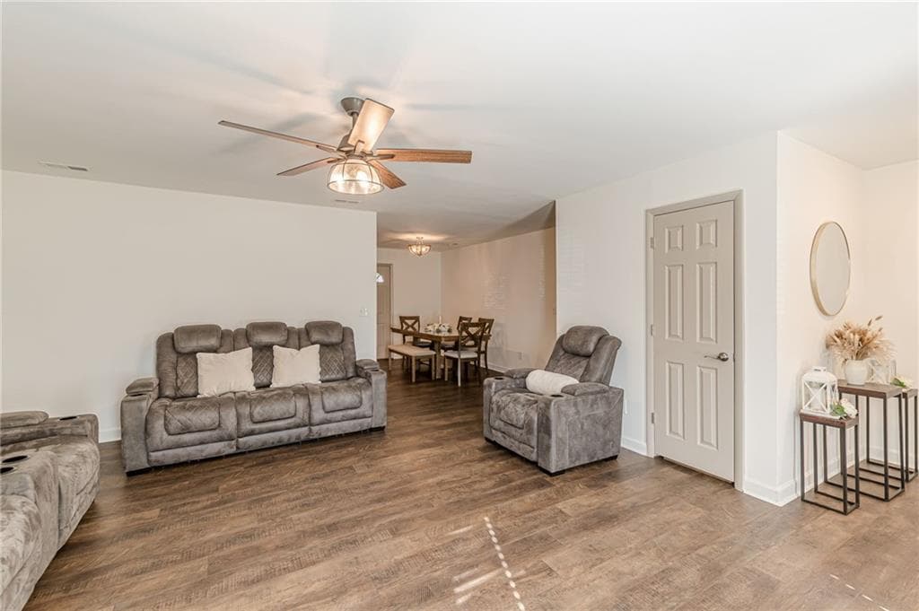 4 bedroom, 2 bathroom, 1,840 sq ft single family residence for sale at 9531 Winding Way Lane, Jonesboro, GA 30238 — photo 8