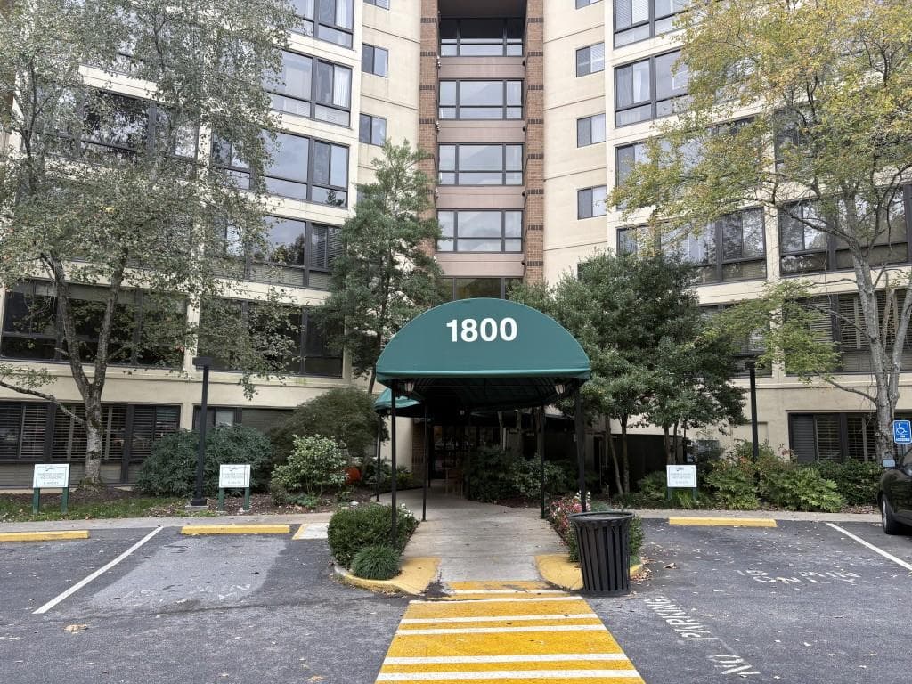 1800 Clairmont Lake 124, Decatur, GA 30033 — most recent listing photo
