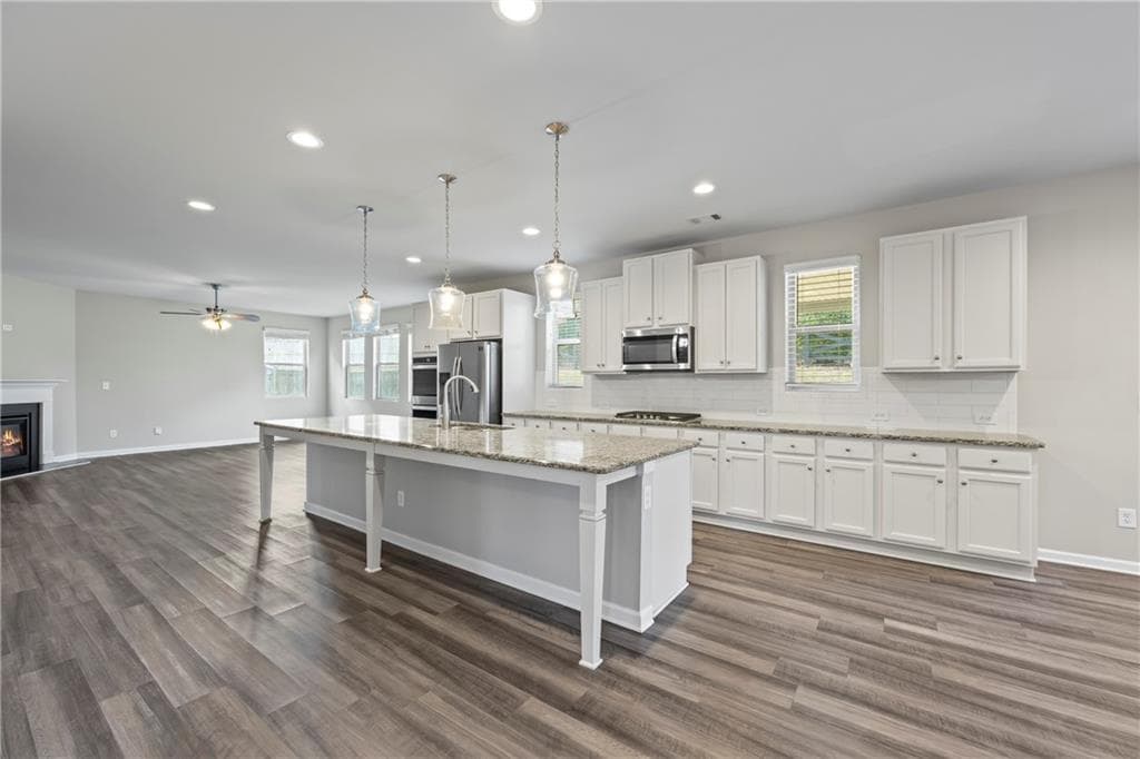 6 bedroom, 4 bathroom, 4,730 sq ft single family residence under contract at 30 Fanleaf Drive, Fairburn, GA 30213 — photo 2