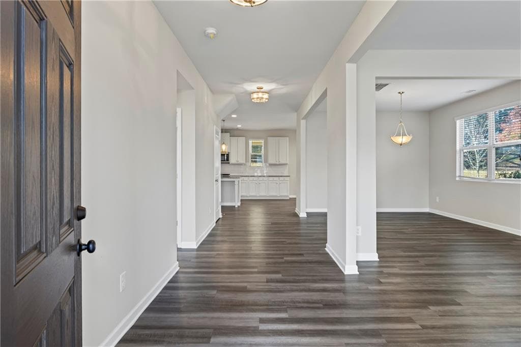 6 bedroom, 4 bathroom, 4,730 sq ft single family residence under contract at 30 Fanleaf Drive, Fairburn, GA 30213 — photo 6