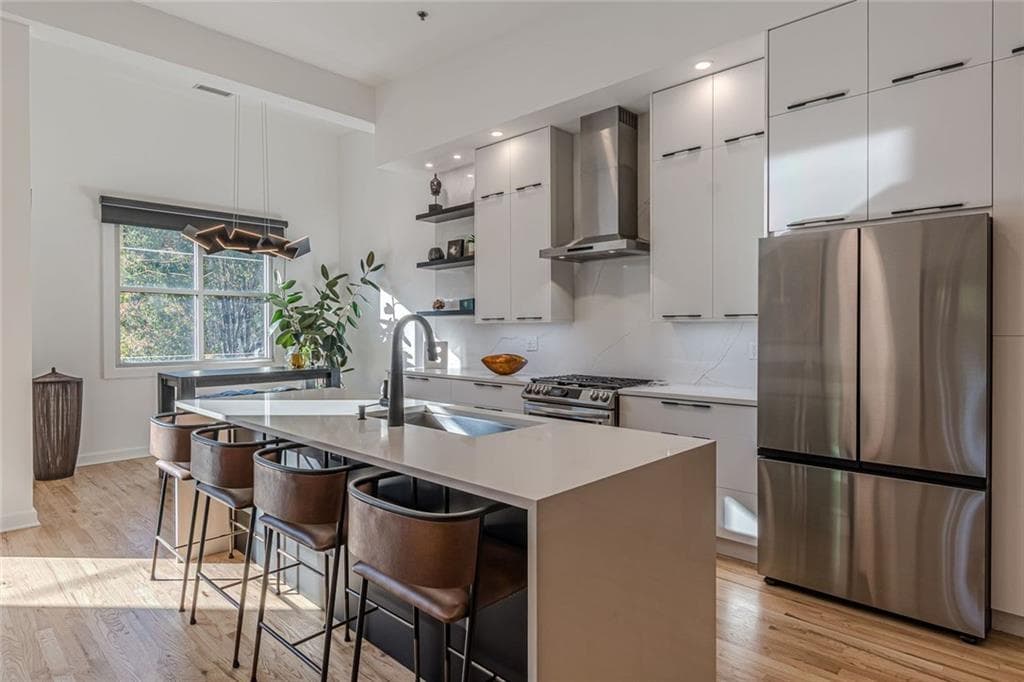 2 bedroom, 3 bathroom, 1,891 sq ft condominium sold at 455 Glen Iris Drive X, Atlanta, GA 30308