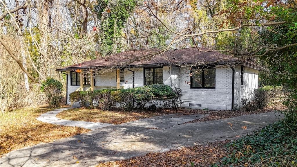 3 bedroom, 2 bathroom, 1,500 sq ft single family residence for sale at 1944 Wells Drive, Atlanta, GA 30311 — photo 4