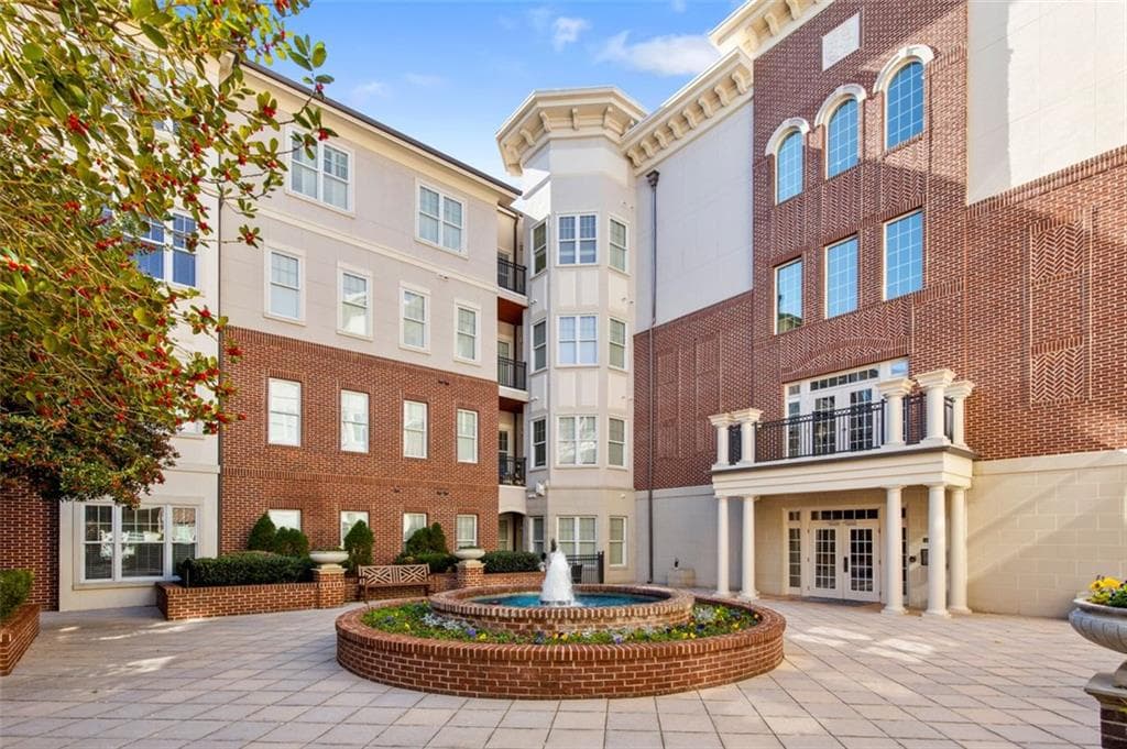 3 bedroom, 3 bathroom, 1,714 sq ft condominium for sale at 3635 E Paces Circle 1103, Atlanta, GA 30326 — photo 2