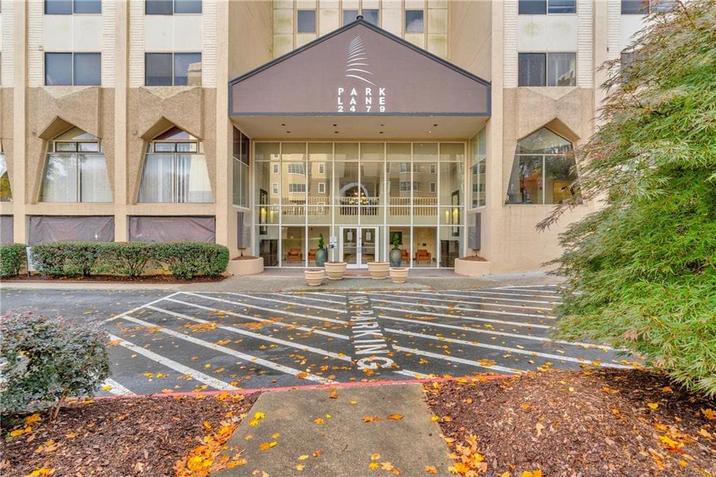 1 bedroom, 1 bathroom, 837 sq ft condominium for sale at 2479 Peachtree Road 506, Atlanta, GA 30305 — photo 3