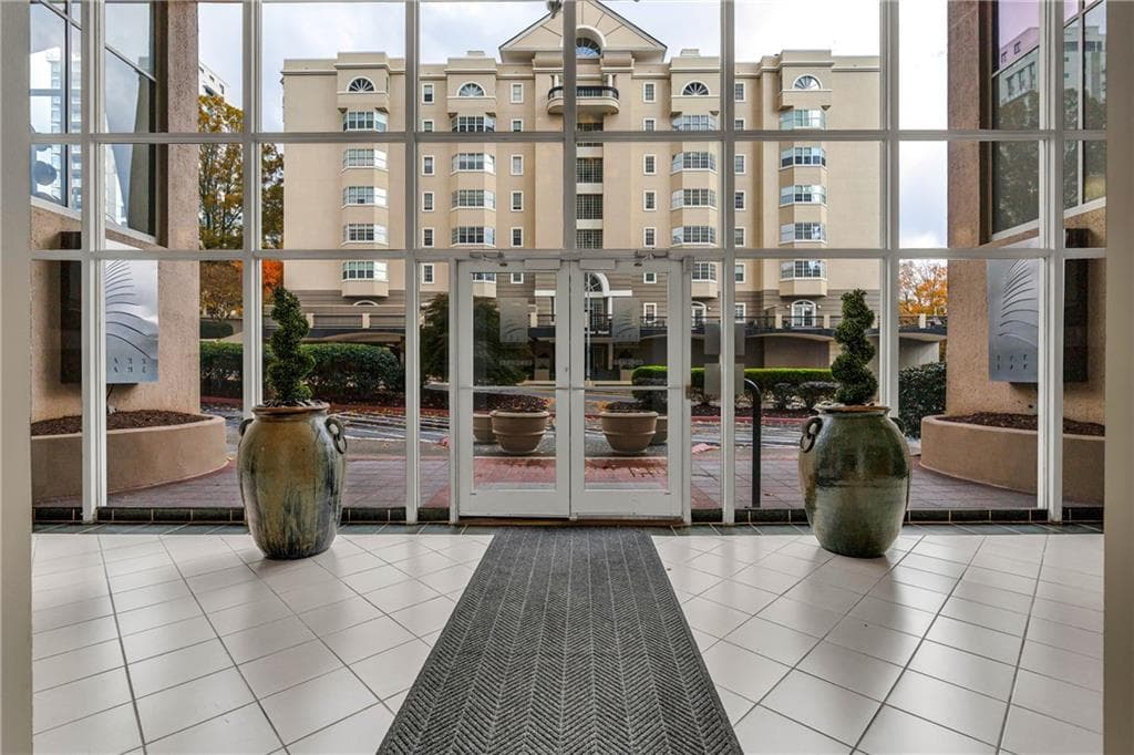 1 bedroom, 1 bathroom, 837 sq ft condominium for sale at 2479 Peachtree Road 506, Atlanta, GA 30305 — photo 9