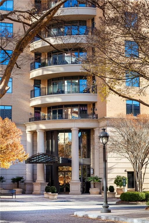 3 bedroom, 3 bathroom, 2,400 sq ft condominium sold at 3286 Northside Parkway 903, Atlanta, GA 30327