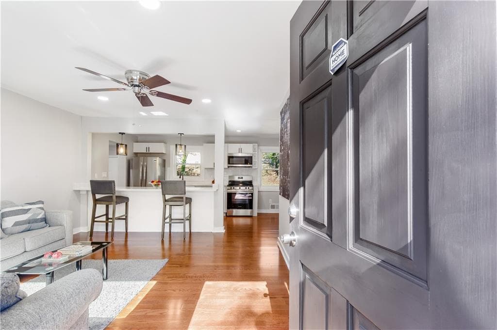 4 bedroom, 3 bathroom, 1,375 sq ft single family residence for sale at 1934 Apache Trail, Atlanta, GA 30316 — photo 2