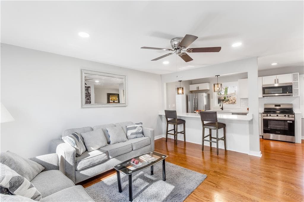 4 bedroom, 3 bathroom, 1,375 sq ft single family residence for sale at 1934 Apache Trail, Atlanta, GA 30316 — photo 4