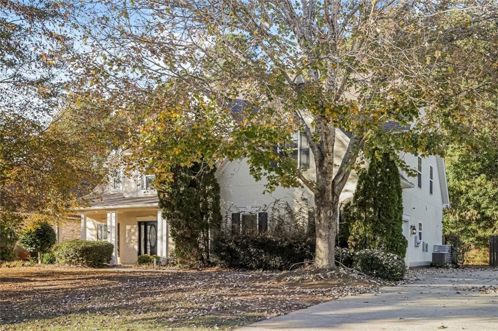 5 bedroom, 3 bathroom, 2,585 sq ft single family residence for sale at 1405 Landon Drive, Locust Grove, GA 30248