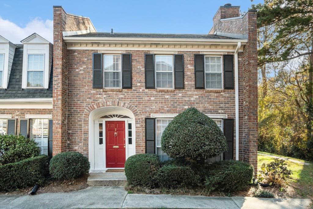 3 bedroom, 3 bathroom, 1,560 sq ft townhouse sold at 7 George Wythe Place, Atlanta, GA 30318