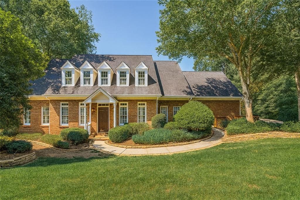 6 bedroom, 5 bathroom, 5,766 sq ft single family residence under contract at 4070 RUNNYMEDE Drive, Lilburn, GA 30047 — photo 7
