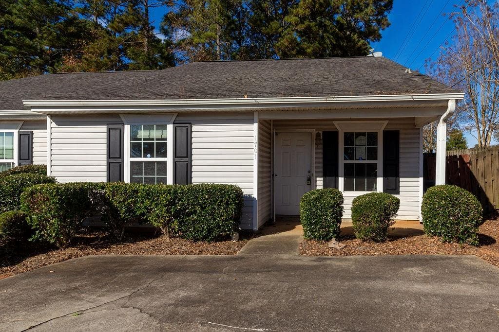 1701 Summerwoods Lane, Griffin, GA 30224 — most recent listing photo