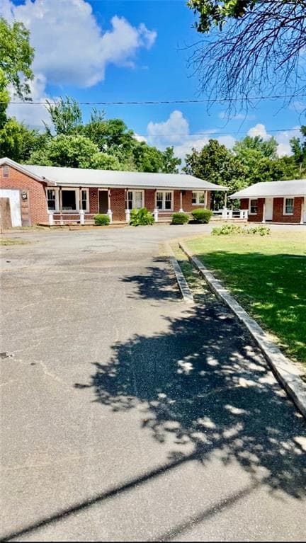 quadruplex for sale at 103 E Main Street, Irwinton, GA 31042 — photo 2