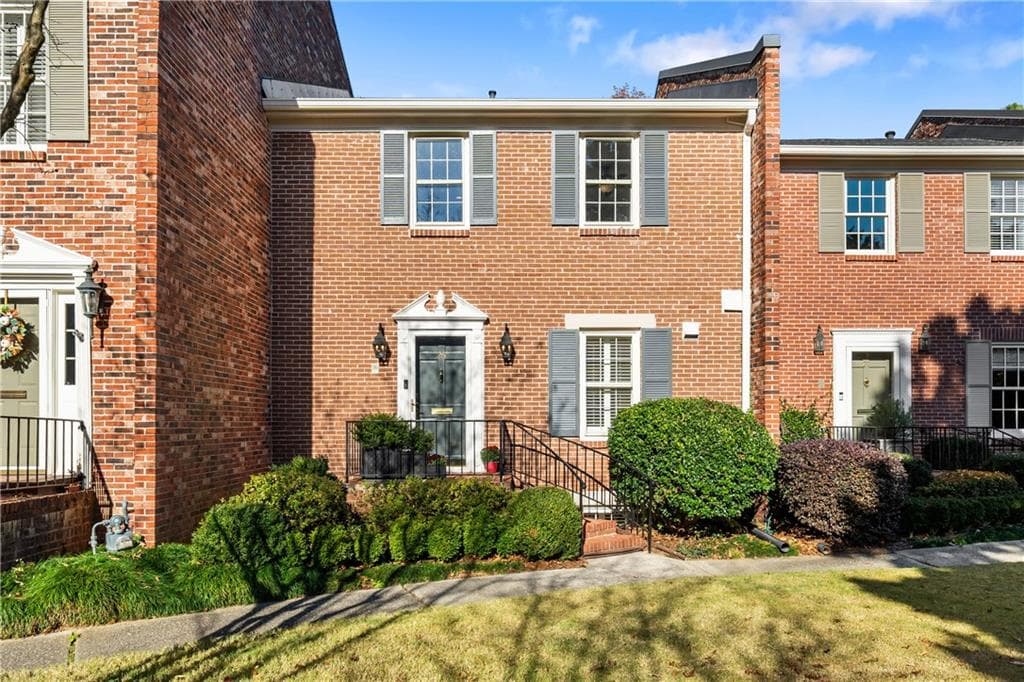 3 bedroom, 4 bathroom, 2,200 sq ft townhouse sold at 3050 Margaret Mitchell Drive 26, Atlanta, GA 30327