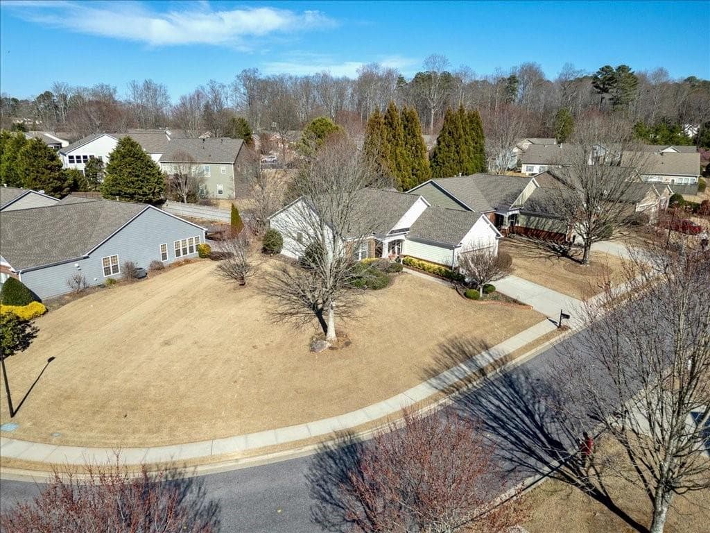 2 bedroom, 2 bathroom, 1,828 sq ft single family residence under contract at 5015 Kings Common Way, Cumming, GA 30040 — photo 2