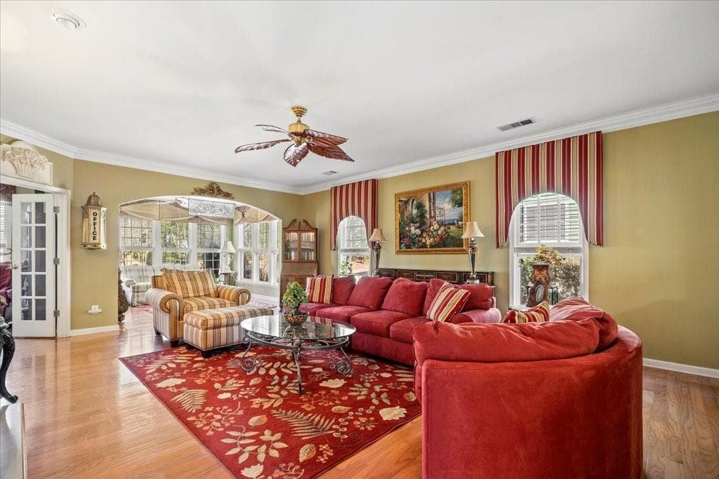 2 bedroom, 2 bathroom, 1,828 sq ft single family residence under contract at 5015 Kings Common Way, Cumming, GA 30040 — photo 4