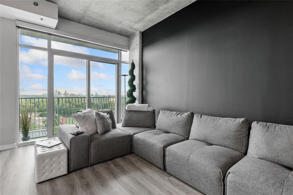1 bedroom, 1 bathroom, 792 sq ft condominium for sale at 250 Pharr Road 1814, Atlanta, GA 30305 — photo 5