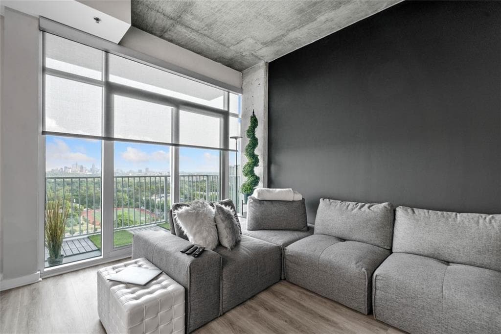 1 bedroom, 1 bathroom, 792 sq ft condominium for sale at 250 Pharr Road 1814, Atlanta, GA 30305 — photo 7