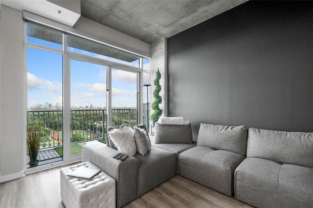 1 bedroom, 1 bathroom, 792 sq ft condominium for sale at 250 Pharr Road 1814, Atlanta, GA 30305 — photo 8