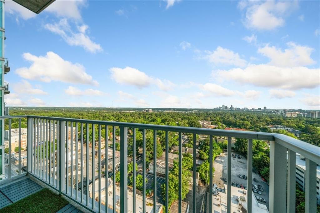 1 bedroom, 1 bathroom, 792 sq ft condominium for sale at 250 Pharr Road 1814, Atlanta, GA 30305 — photo 3