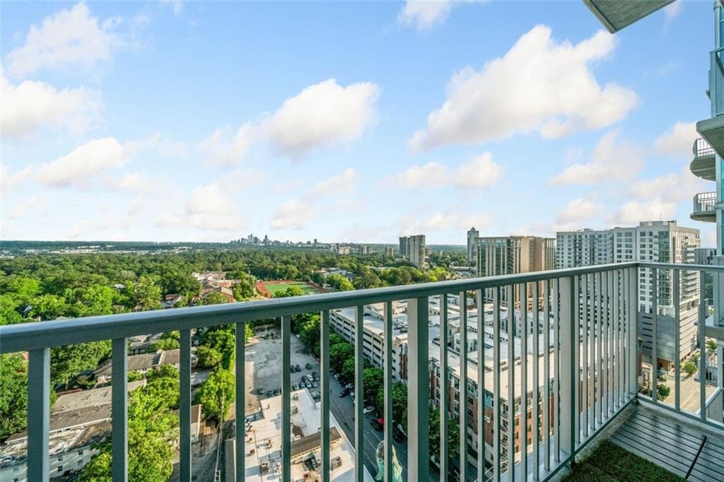 1 bedroom, 1 bathroom, 792 sq ft condominium for sale at 250 Pharr Road 1814, Atlanta, GA 30305 — photo 4