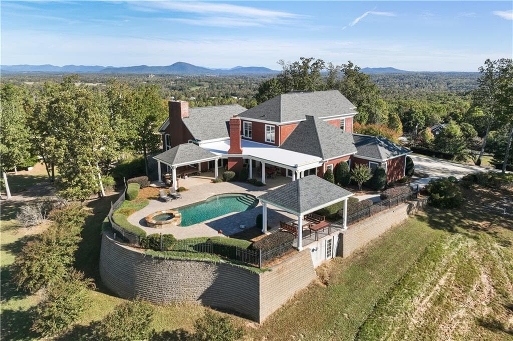 4 bedroom, 5 bathroom, 7,935 sq ft single family residence for sale at 4620 Highland Drive, Gainesville, GA 30506 — photo 4