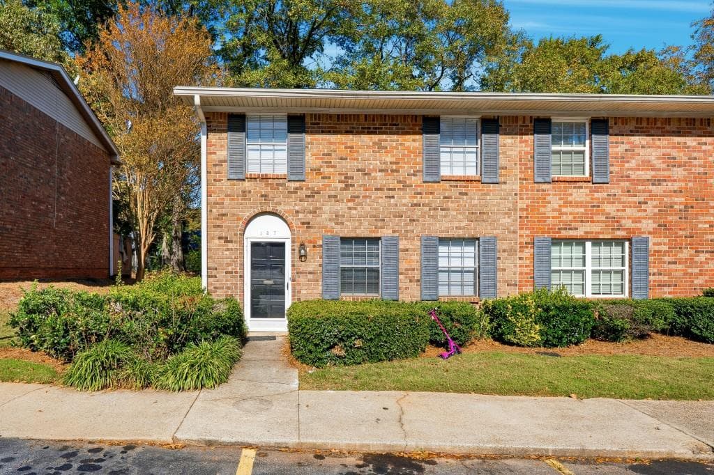 3 bedroom, 3 bathroom, 1,320 sq ft townhouse sold at 137 Northdale Place, Lawrenceville, GA 30046