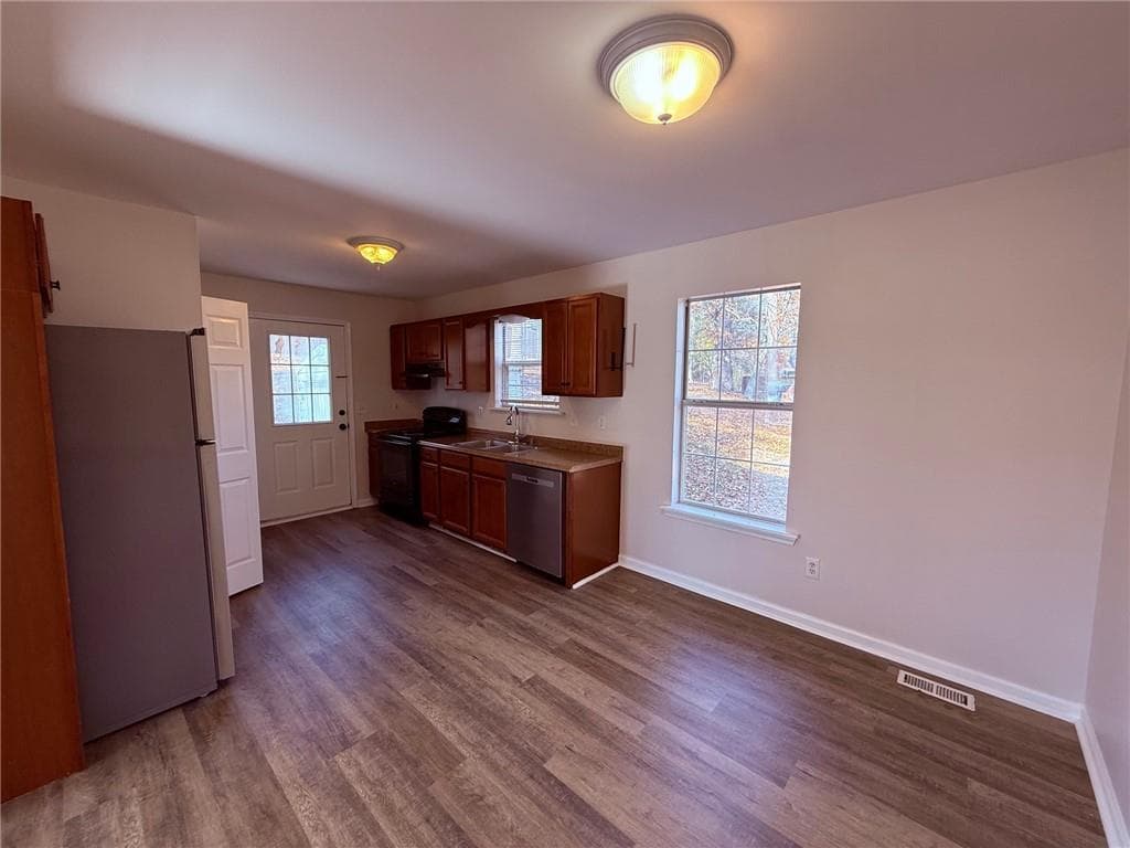 4 bedroom, 2 bathroom, 1,606 sq ft single family residence for rent at 4825 Red Oak Drive, Gainesville, GA 30506 for $1,895 a month — photo 3