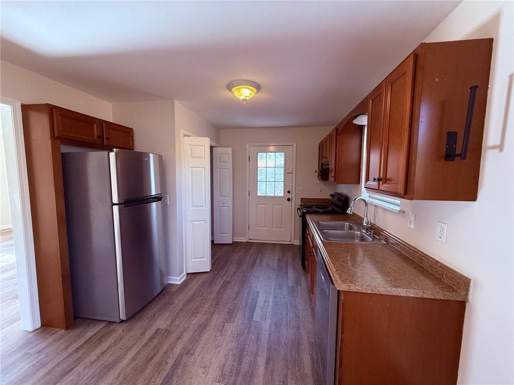 4 bedroom, 2 bathroom, 1,606 sq ft single family residence for rent at 4825 Red Oak Drive, Gainesville, GA 30506 for $1,895 a month — photo 4
