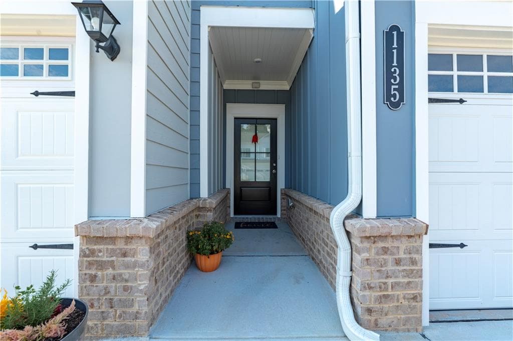 3 bedroom, 3 bathroom, 1,874 sq ft townhouse for sale at 1135 Chastain Drive, Sugar Hill, GA 30518 — photo 4