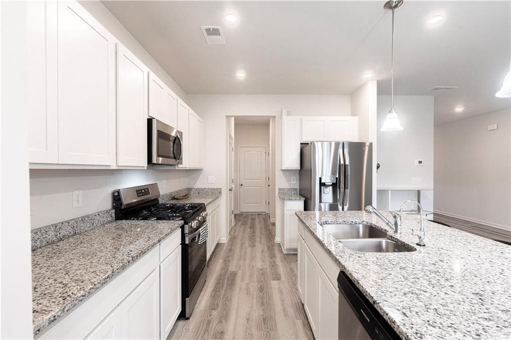 3 bedroom, 3 bathroom, 1,874 sq ft townhouse for sale at 1135 Chastain Drive, Sugar Hill, GA 30518 — photo 10