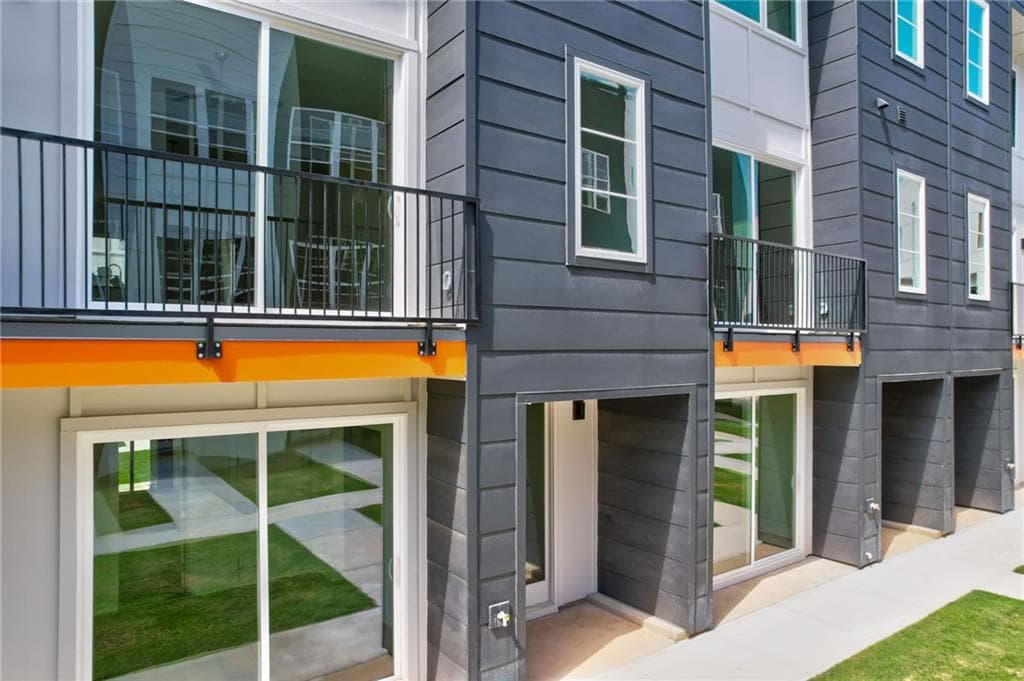 3 bedroom, 4 bathroom, 2,359 sq ft townhouse for sale at 1641 McNaught Drive 35, Atlanta, GA 30317 — photo 2