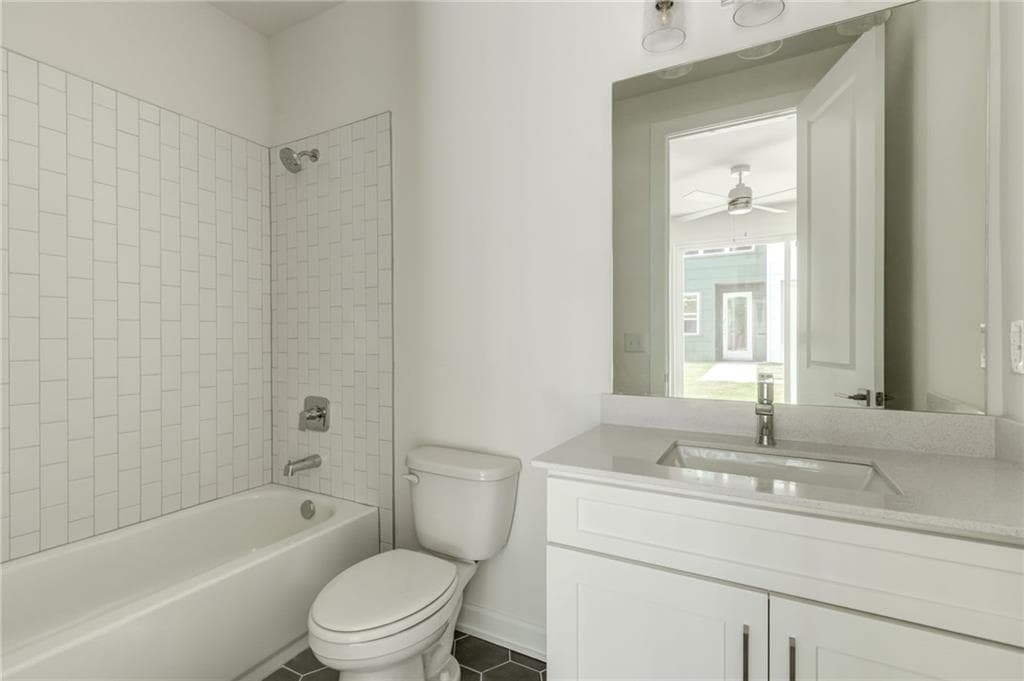 3 bedroom, 4 bathroom, 2,359 sq ft townhouse for sale at 2029 Memorial Drive 34, Atlanta, GA 30317 — photo 4